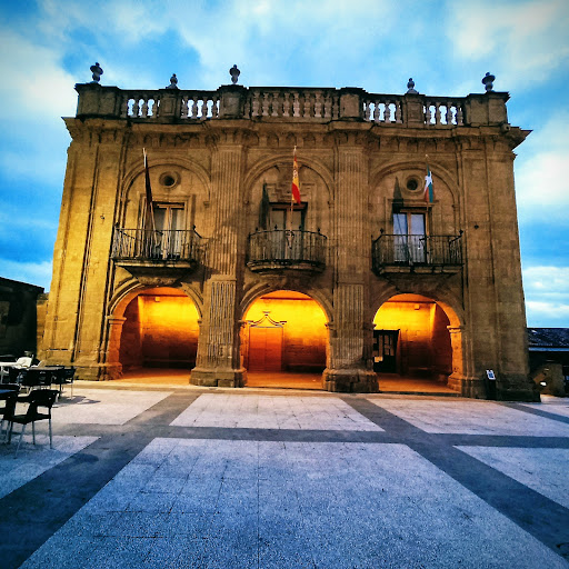 Bastidako Udaletxea/Ayuntamiento de Labastida
